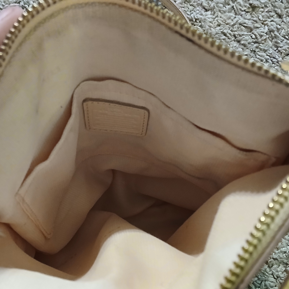 👜✨ Coach Pebbled Leather Crossbody Bag – Cream / Ivory ✨👜 - Picture 5 of 11